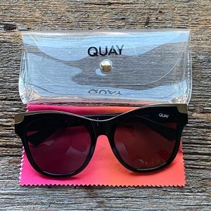 QUAY AUSTRALIA | IT’S MY WAY GOLD SUNGLASSES | OVERSIZED | CASE & CLOTH INCLUDED